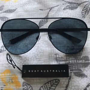 Quay Australia Vivienne Sunglasses in Black/Smoke